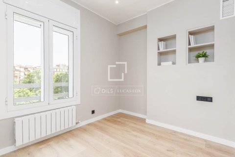 Huoneisto myytävänä Barcelona, Espanja, 4 makuuhuonetta, 100 m2 No. 192695 - kuva 3