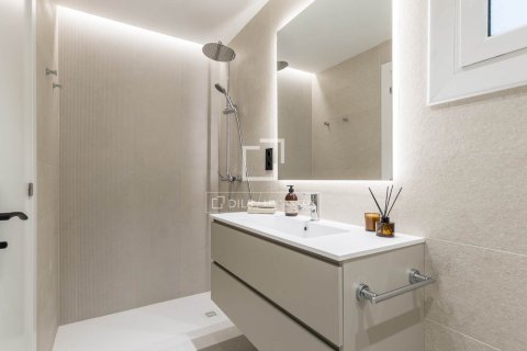 Huoneisto myytävänä Barcelona, Espanja, 4 makuuhuonetta, 100 m2 No. 192695 - kuva 26