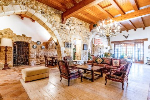 Finca myytävänä Sitges, Barcelona, Espanja, 7 makuuhuonetta, 693 m2 No. 192696 - kuva 2