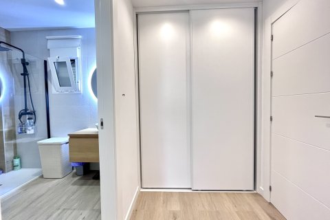 Apartment for sale in Torrevieja, Alicante, Spain 3 bedrooms, 104 sq.m. No. 140135 - photo 13