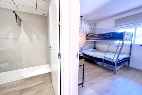 Apartment for sale in Torrevieja, Alicante, Spain 3 bedrooms, 104 sq.m. No. 140135 - photo 18