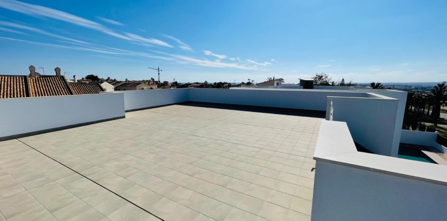Villa in Torrevieja, Alicante, Spain 5 bedrooms, 368 sq.m. No. 140262