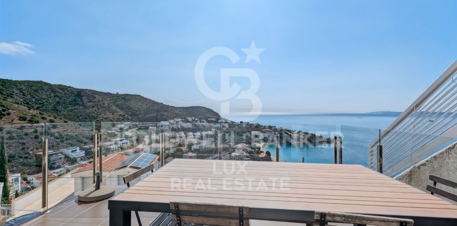 Villa in Roses, Girona, Spain 4 bedrooms, 124 sq.m. No. 157808