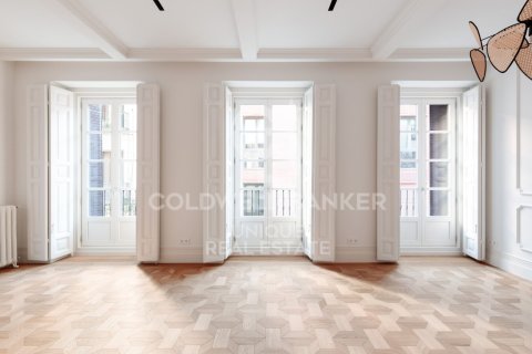 Wohnung zum Verkauf in Madrid, Spanien 3 Schlafzimmer, 174 m2 Nr. 157806 - Foto 2