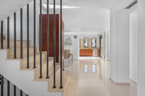 Villa for sale Orihuela, Alicante, Spain 5 bedrooms, 296 sq.m. No. 110343 - photo 5