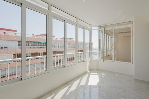 Apartment à vendre Torrevieja, Alicante, Espagne, 3 chambres, 110 m2 No. 137877 - photo 1