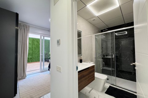 Продажа квартиры в Торревьеха, Аликанте, Испания 2 спальни, 67м2 №177552 - фото 23