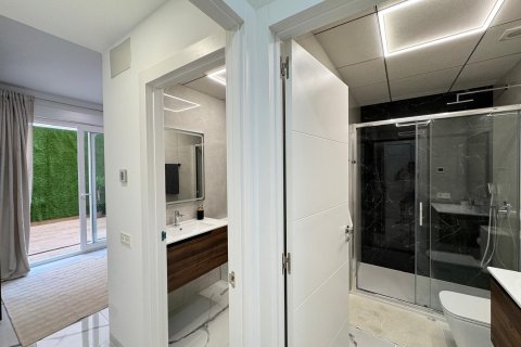 Продажа квартиры в Торревьеха, Аликанте, Испания 2 спальни, 67м2 №177552 - фото 18
