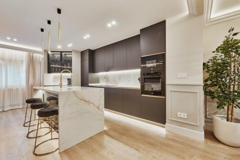 Apartment for sale in Madrid, Spain 3 bedrooms, 123 sq.m. No. 180168 - photo 7