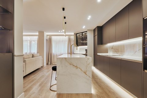 Apartment for sale in Madrid, Spain 3 bedrooms, 123 sq.m. No. 180168 - photo 8
