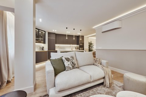 Apartment for sale in Madrid, Spain 3 bedrooms, 123 sq.m. No. 180168 - photo 5