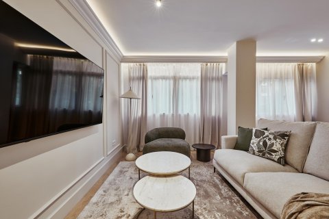 Apartment for sale in Madrid, Spain 3 bedrooms, 123 sq.m. No. 180168 - photo 2