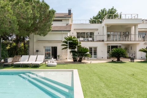 Villa for sale in Sant Cugat Del Valles, Barcelona, Spain 5 bedrooms, 870 sq.m. No. 150734 - photo 2