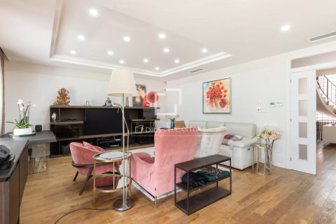 Villa for sale in Gava, Barcelona, Spain 5 bedrooms, 494 sq.m. No. 150735 - photo 5