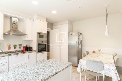 Villa for sale in Gava, Barcelona, Spain 5 bedrooms, 494 sq.m. No. 150735 - photo 7