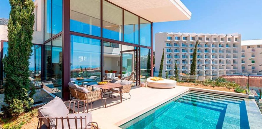 Villa in Benalmadena, Malaga, Spain 4 bedrooms, 430 sq.m. No. 134449