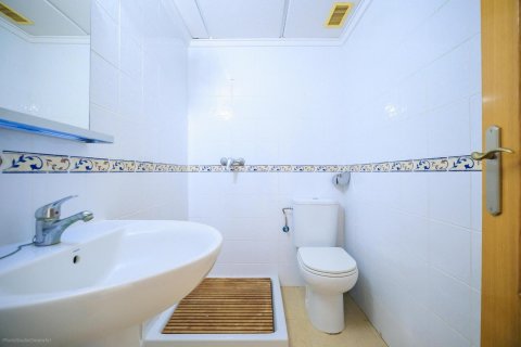 Huoneisto myytävänä Torrevieja, Alicante, Espanja, 3 makuuhuonetta, 98 m2 No. 113154 - kuva 10