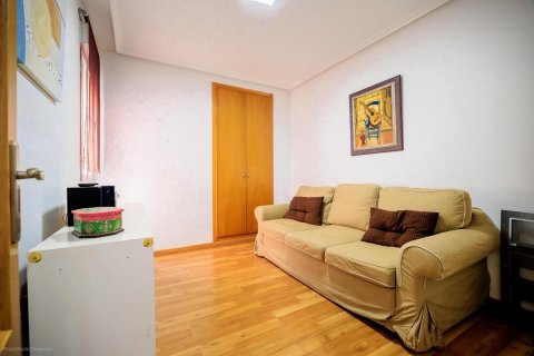 Huoneisto myytävänä Torrevieja, Alicante, Espanja, 3 makuuhuonetta, 98 m2 No. 113154 - kuva 2