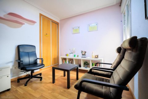 Huoneisto myytävänä Torrevieja, Alicante, Espanja, 3 makuuhuonetta, 98 m2 No. 113154 - kuva 9