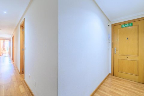 Huoneisto myytävänä Torrevieja, Alicante, Espanja, 3 makuuhuonetta, 98 m2 No. 113154 - kuva 11