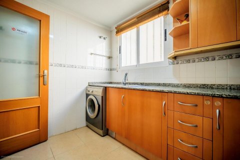Huoneisto myytävänä Torrevieja, Alicante, Espanja, 3 makuuhuonetta, 98 m2 No. 113154 - kuva 20