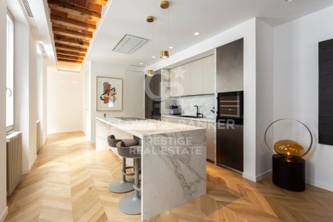 Apartment for rent in Barcelona, Spain 3 bedrooms, 183 sq.m. No. 160472 - photo 12