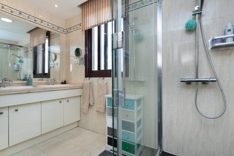 Apartment for sale in Madrid, Spain 2 bedrooms, 150 sq.m. No. 164842 - photo 17