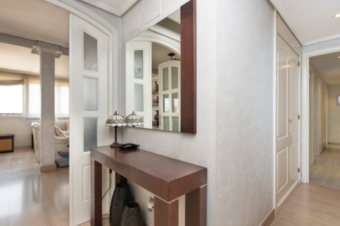 Apartment for sale in Madrid, Spain 2 bedrooms, 150 sq.m. No. 164842 - photo 5