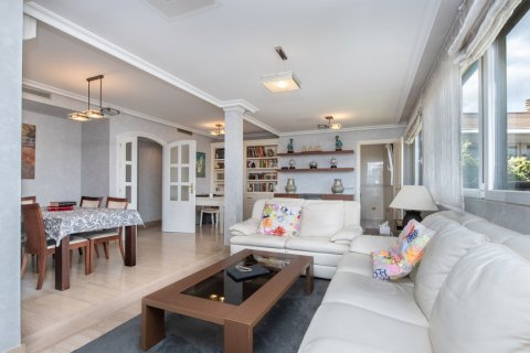 Apartment for sale in Madrid, Spain 2 bedrooms, 150 sq.m. No. 164842 - photo 9