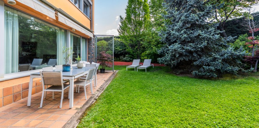 Talo Madrid, Espanja 3 makuuhuonetta, 260 m2 No. 164844