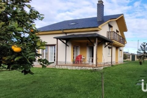 Дом в Рибадео, Луго, Испания 4 спальни, 223м2 №153161
