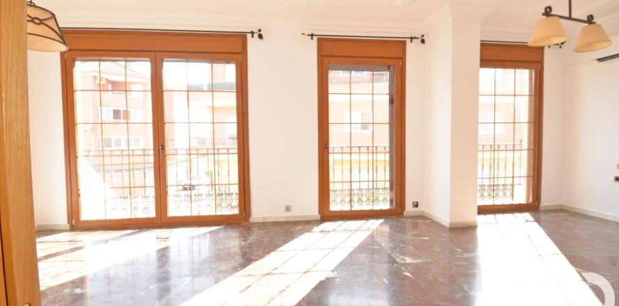 Квартира в Сакс, Аликанте, Испания 4 спальни, 314м2 №153159