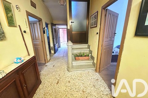 Villa en venta en León, España 5 dormitorios, 451 m2 No. 188286 - foto 5