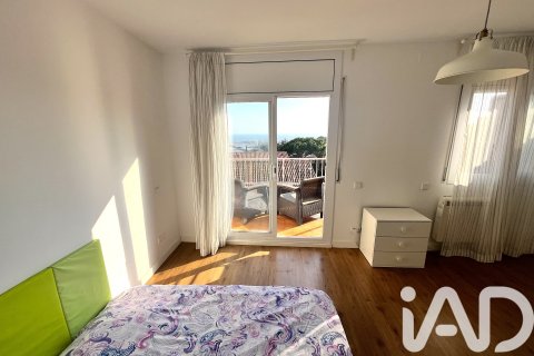 Townhouse for sale in Vilassar de Dalt, Barcelona, Spain 4 bedrooms, 228 sq.m. No. 188283 - photo 13