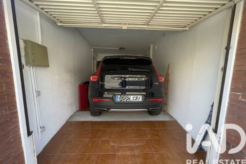 Townhouse for sale in Vilassar de Dalt, Barcelona, Spain 4 bedrooms, 228 sq.m. No. 188283 - photo 23