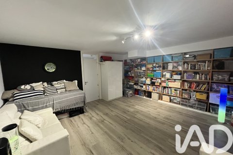Townhouse for sale in Vilassar de Dalt, Barcelona, Spain 4 bedrooms, 228 sq.m. No. 188283 - photo 14