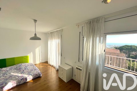 Townhouse for sale in Vilassar de Dalt, Barcelona, Spain 4 bedrooms, 228 sq.m. No. 188283 - photo 12
