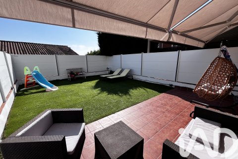 Townhouse in Vilassar de Dalt, Barcelona, Spain 4 bedrooms, 228 sq.m. No. 188283