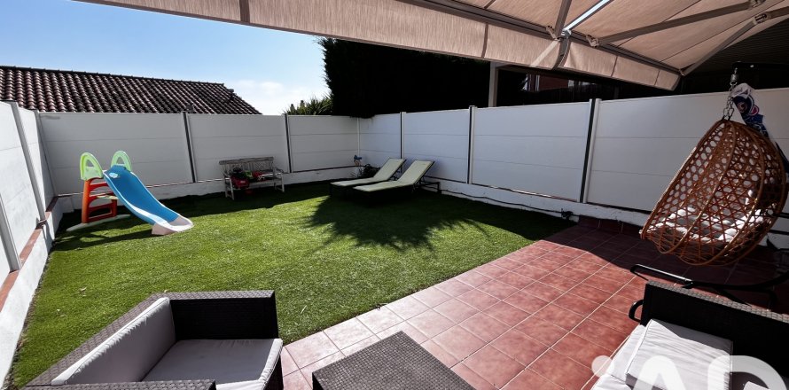Townhouse in Vilassar de Dalt, Barcelona, Spain 4 bedrooms, 228 sq.m. No. 188283
