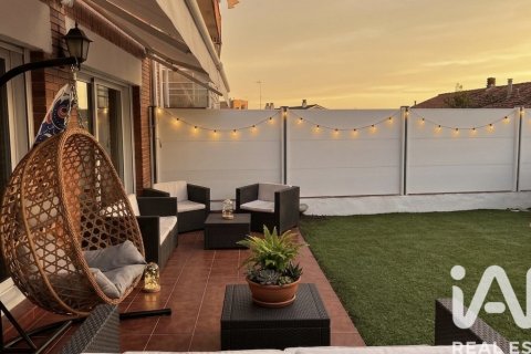 Townhouse for sale in Vilassar de Dalt, Barcelona, Spain 4 bedrooms, 228 sq.m. No. 188283 - photo 4