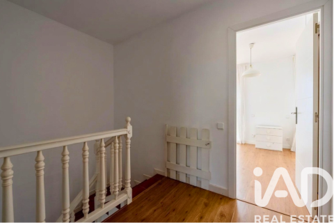 Townhouse for sale in Vilassar de Dalt, Barcelona, Spain 4 bedrooms, 228 sq.m. No. 188283 - photo 16