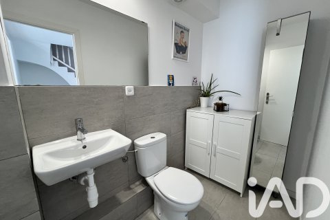 Townhouse for sale in Vilassar de Dalt, Barcelona, Spain 4 bedrooms, 228 sq.m. No. 188283 - photo 9