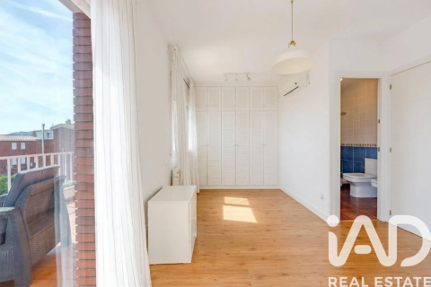 Townhouse for sale in Vilassar de Dalt, Barcelona, Spain 4 bedrooms, 228 sq.m. No. 188283 - photo 10
