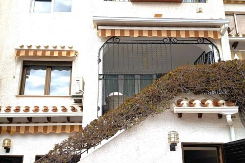 Tvåvåningslägenhet till salu i Cabo Roig, Alicante, Spanien 4 sovrum, 100 kvm. Nr. 196343 - foto 8