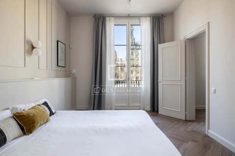 Lägenhet till salu i Barcelona, Spanien 2 sovrum, 117 kvm. Nr. 161461 - foto 15