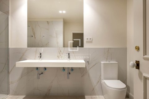 Lägenhet till salu i Barcelona, Spanien 2 sovrum, 117 kvm. Nr. 161461 - foto 20