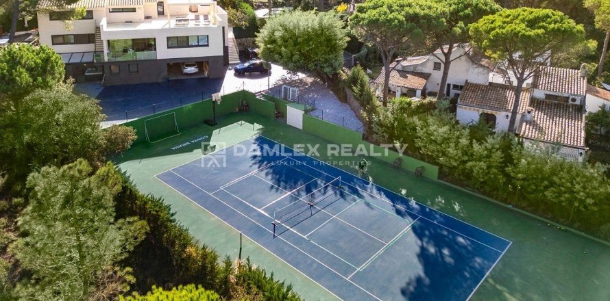 Villa in Santa Cristina d'Aro, Girona, Spain 8 bedrooms, 710 sq.m. No. 176721