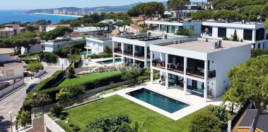 Villa a Calonge, Girona, Spagna 4 camere da letto, 383 mq. N° 176722