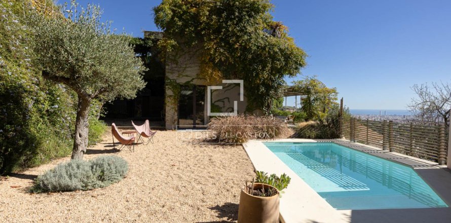 Villa in Barcelona, Spanien 5 Schlafzimmer, 300 m2 Nr. 150242