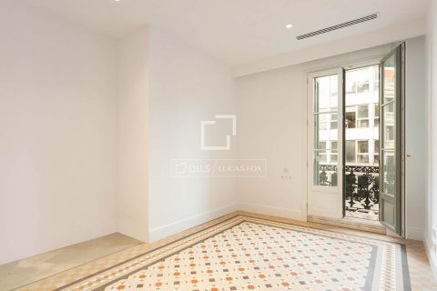 Apartment for rent in Barcelona, Spain 3 bedrooms, 313 sq.m. No. 150238 - photo 30